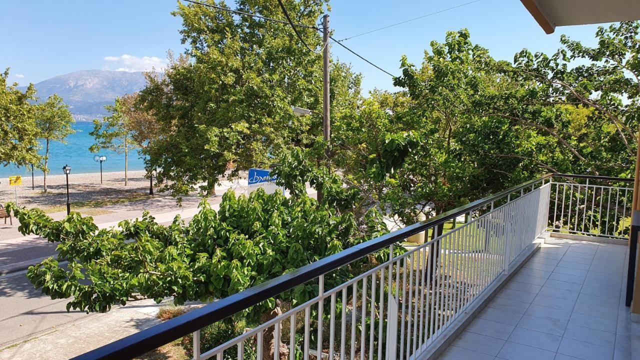 Nafpaktos Beach House Sea View Apartment First Floor Bagian luar foto