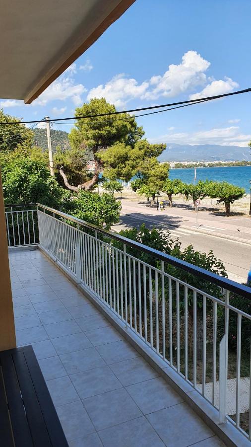 Nafpaktos Beach House Sea View Apartment First Floor Bagian luar foto