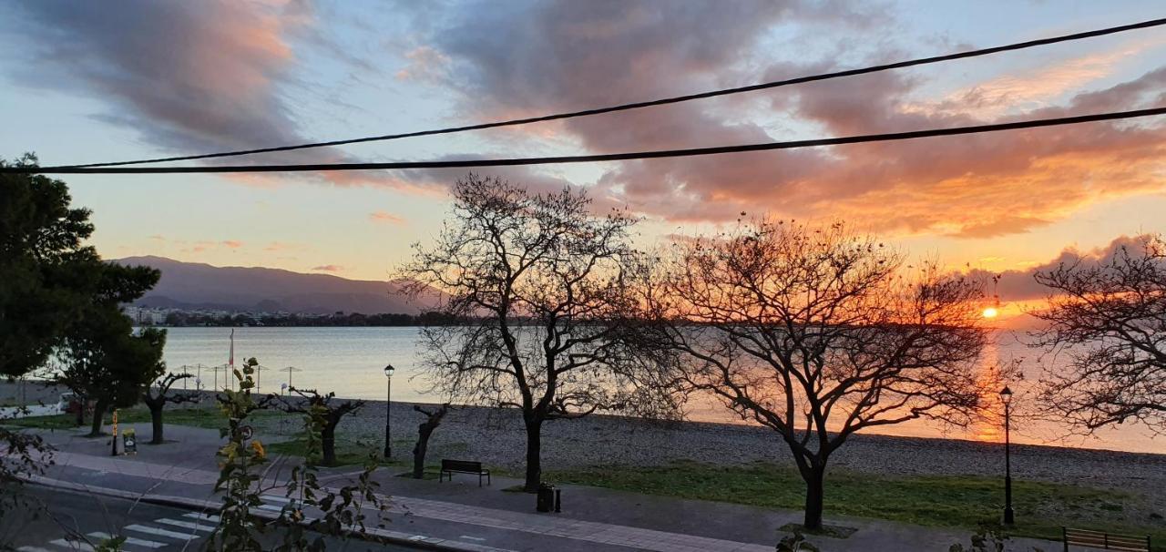Nafpaktos Beach House Sea View Apartment First Floor Bagian luar foto