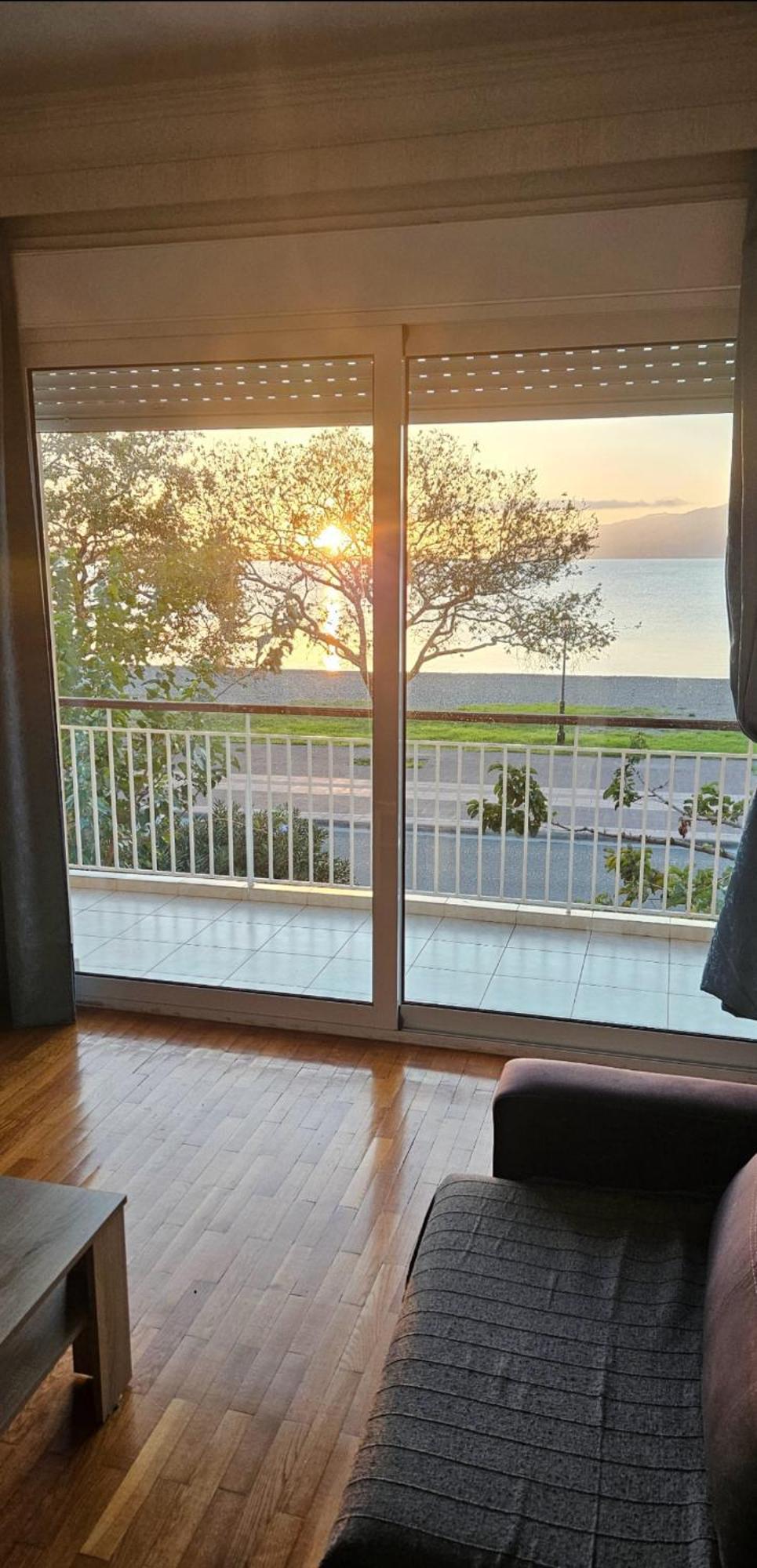 Nafpaktos Beach House Sea View Apartment First Floor Bagian luar foto