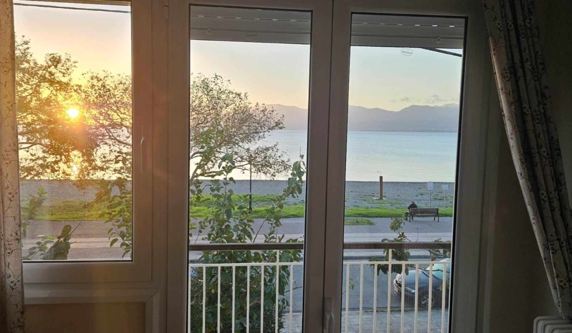 Nafpaktos Beach House Sea View Apartment First Floor Bagian luar foto