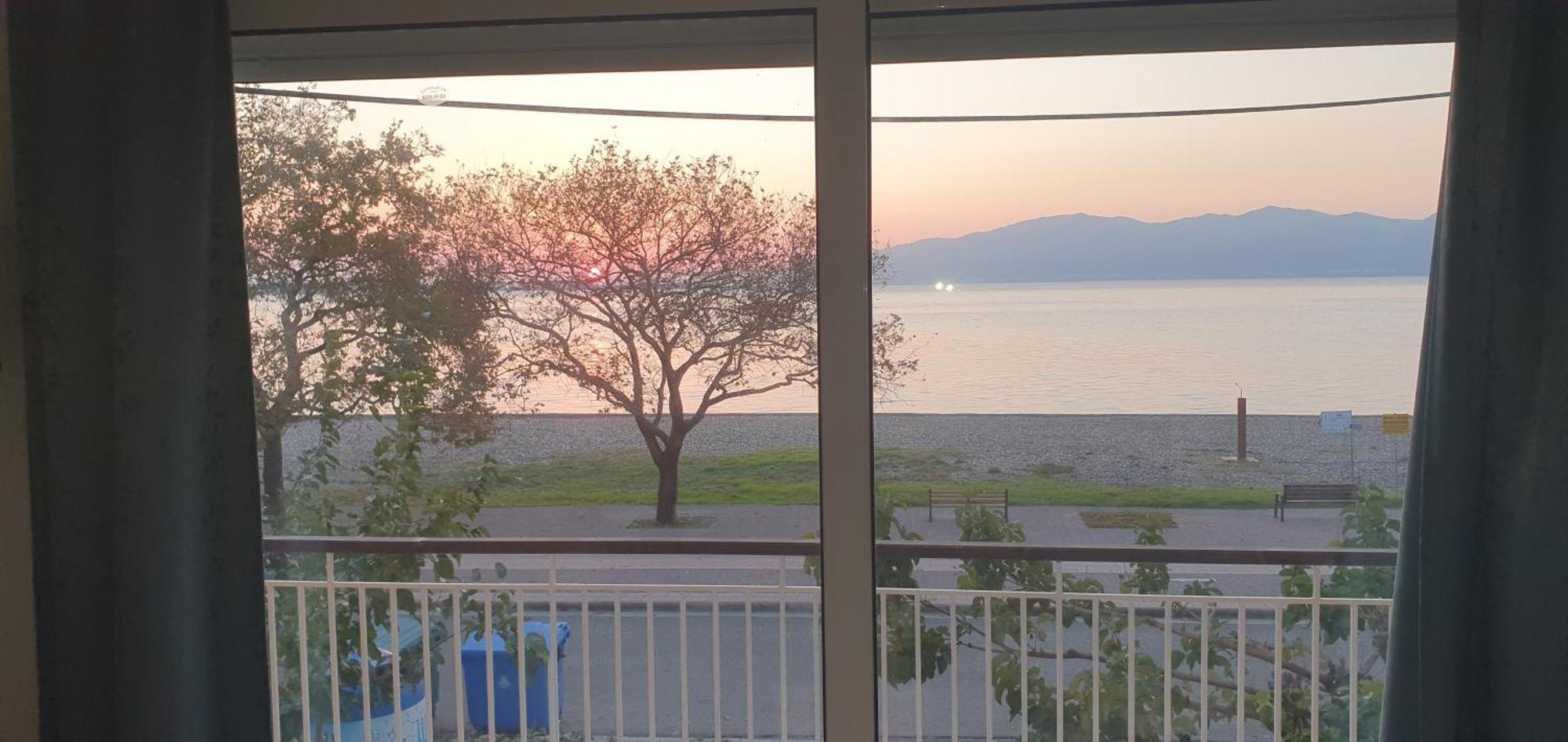 Nafpaktos Beach House Sea View Apartment First Floor Bagian luar foto