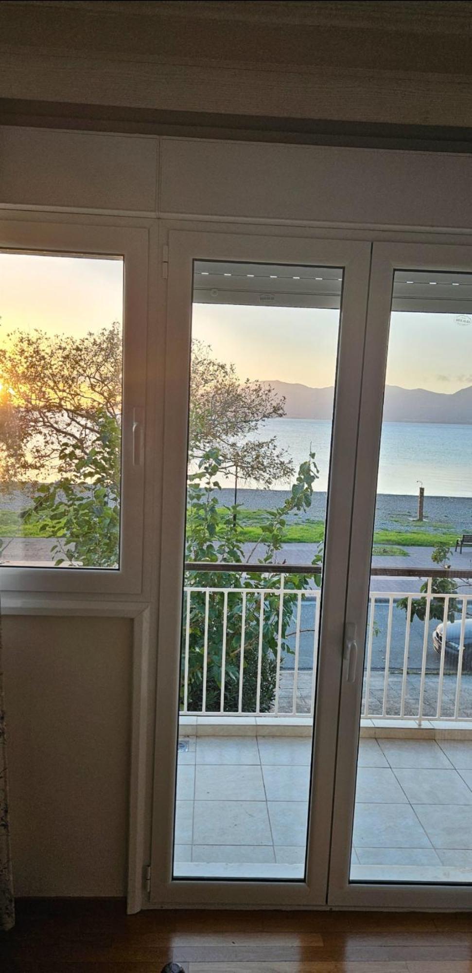 Nafpaktos Beach House Sea View Apartment First Floor Bagian luar foto