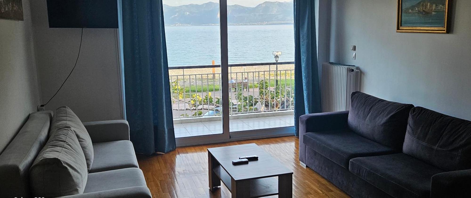 Nafpaktos Beach House Sea View Apartment First Floor Bagian luar foto