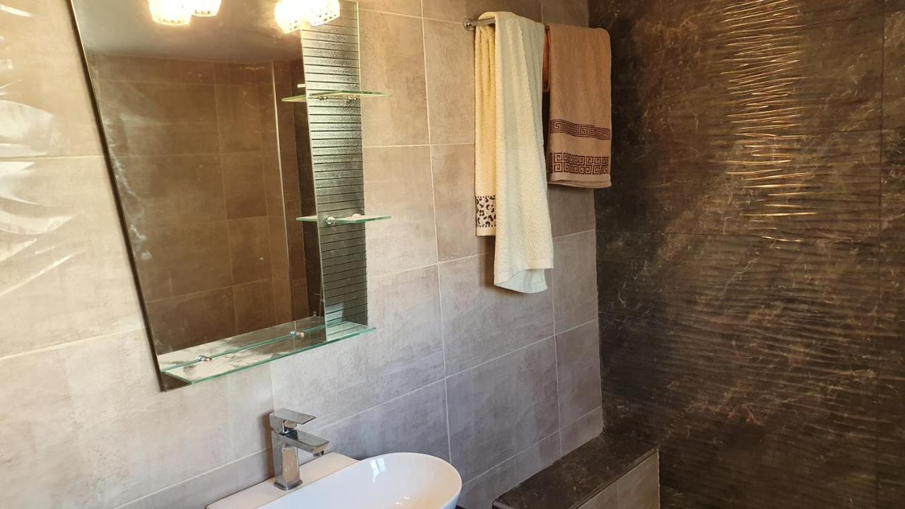 Nafpaktos Beach House Sea View Apartment First Floor Bagian luar foto